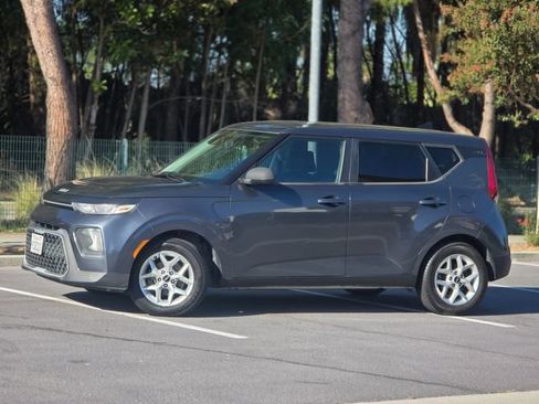 Used 2022 Kia Soul LX w/ Technology Package FWD image 11