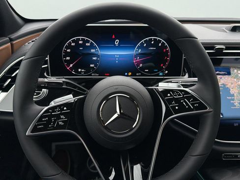 New 2026 Mercedes-Benz E 450 4MATIC Sedan image 11