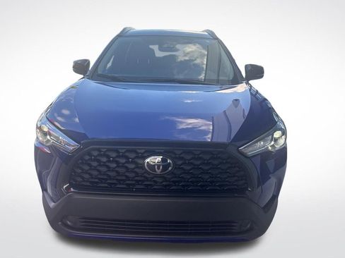 Used 2025 Toyota Corolla Cross LE image 2