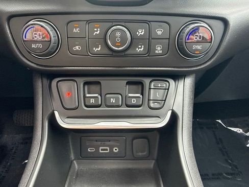 Used 2019 GMC Terrain SLE w/ Driver Convenience Package AWD/4WD image 20