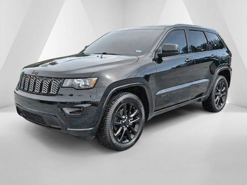 Used 2020 Jeep Grand Cherokee Altitude AWD/4WD image 3