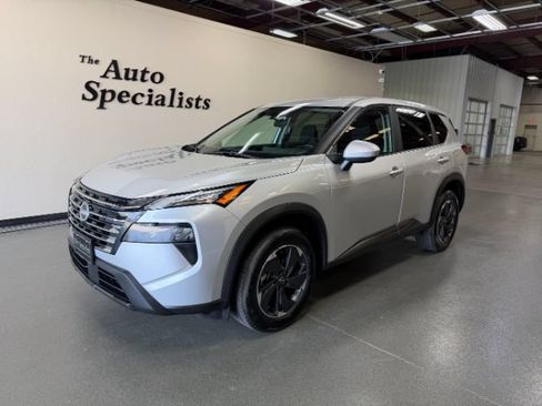 Used 2025 Nissan Rogue SV AWD/4WD image 1