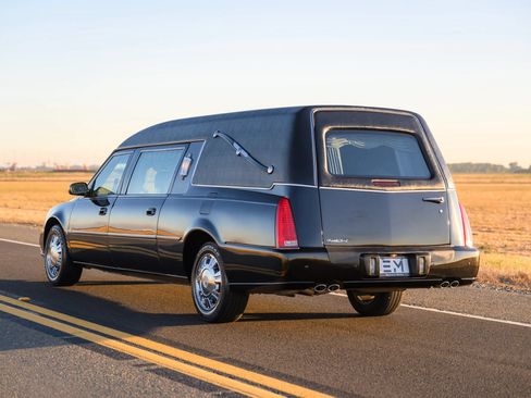 Used 2009 Cadillac DTS Hearse FWD image 10