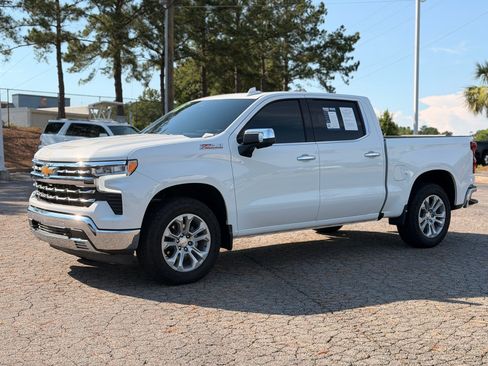 Used 2025 Chevrolet Silverado 1500 LTZ w/ LTZ Premium Package AWD/4WD image 7