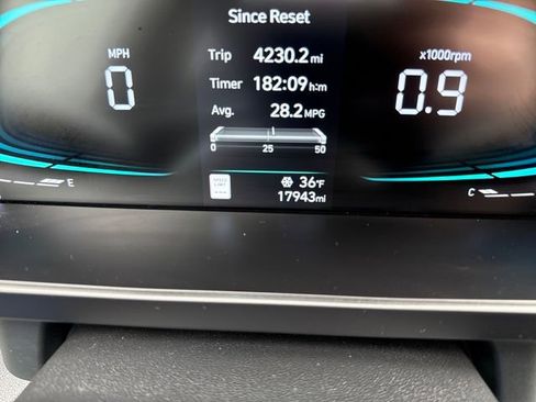 Used 2025 Hyundai Elantra Sport image 26