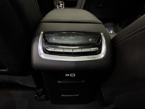 Used 2025 Cadillac XT6 Premium Luxury image 39