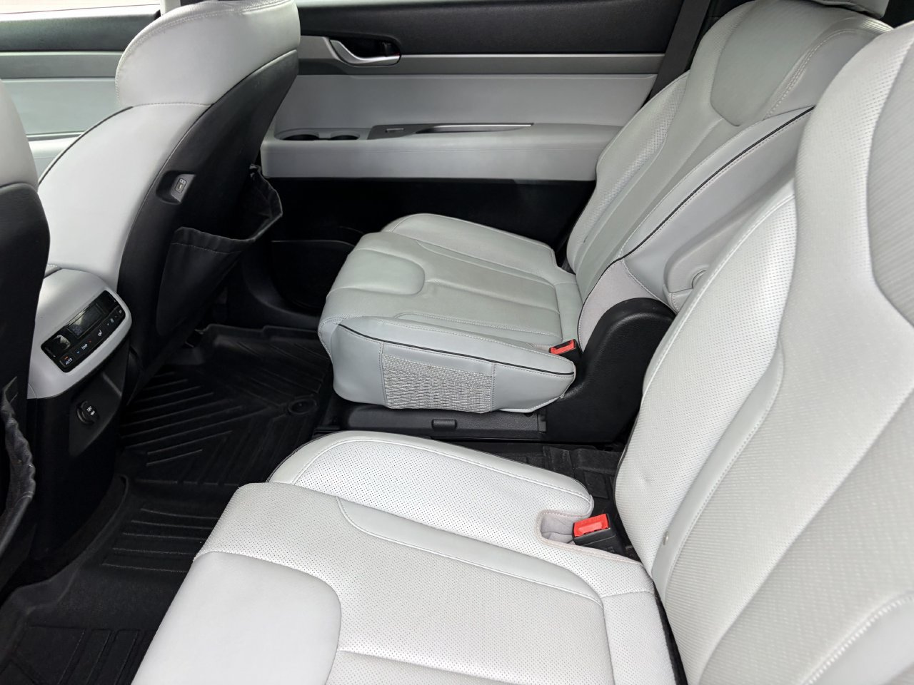 Used 2023 Hyundai Palisade SEL FWD image 13