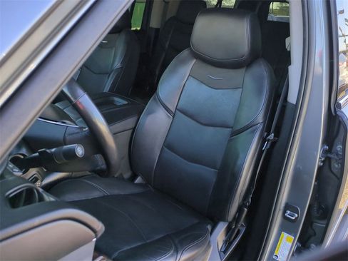 Used 2020 Cadillac Escalade ESV Premium Luxury image 19