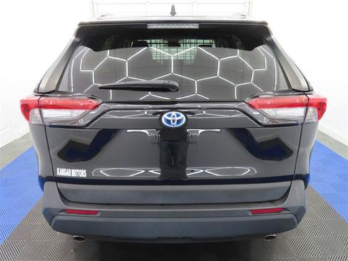 Used 2021 Toyota RAV4 LE AWD/4WD image 7