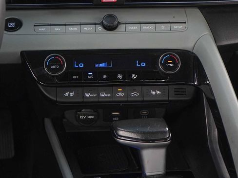 Used 2024 Hyundai Elantra Limited FWD image 21