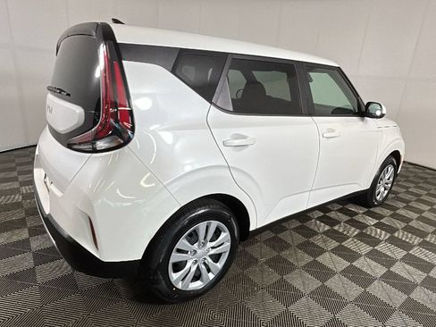 Used 2024 Kia Soul LX FWD image 2