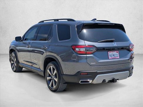 Used 2025 Honda Pilot Elite image 8