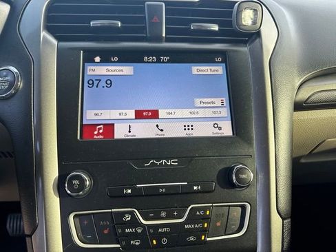 Used 2019 Ford Fusion SE AWD/4WD image 12