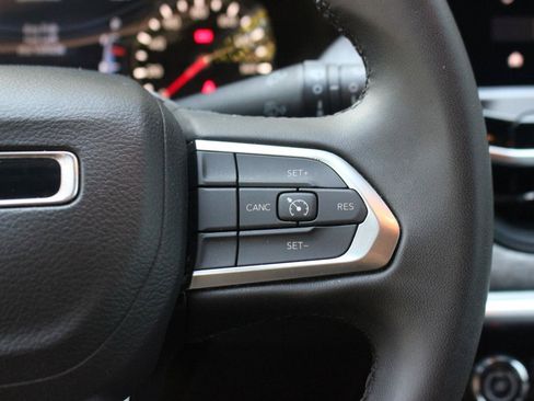 Used 2024 Jeep Compass Latitude AWD/4WD image 18