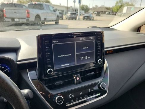 Used 2022 Toyota Corolla LE FWD image 12