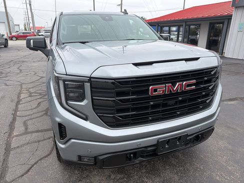 Used 2025 GMC Sierra 1500 Elevation w/ Elevation Premium Package AWD/4WD image 3