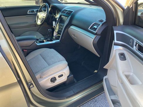 Used 2013 Ford Explorer XLT image 19