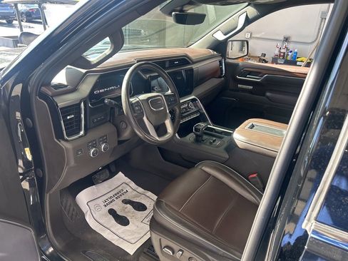 Used 2022 GMC Sierra 1500 Denali w/ Technology Package AWD/4WD image 3