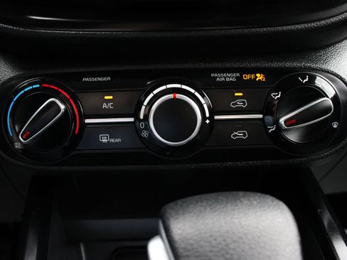 Used 2025 Kia Soul LX FWD image 35