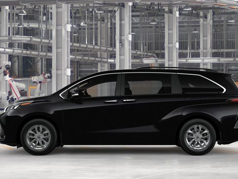 New 2026 Toyota Sienna XLE FWD image 4