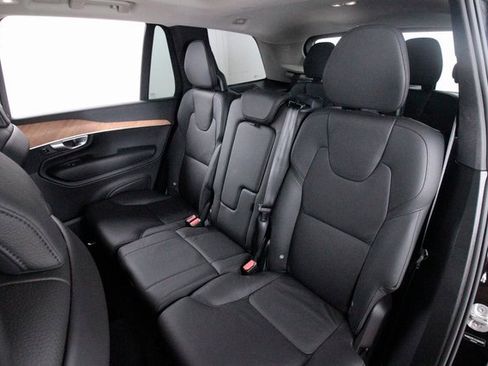 Certified 2025 Volvo XC90 B6 Plus w/ Protection Package Premier image 31