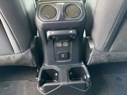 Used 2021 Jeep Wrangler Unlimited Sahara AWD/4WD image 28