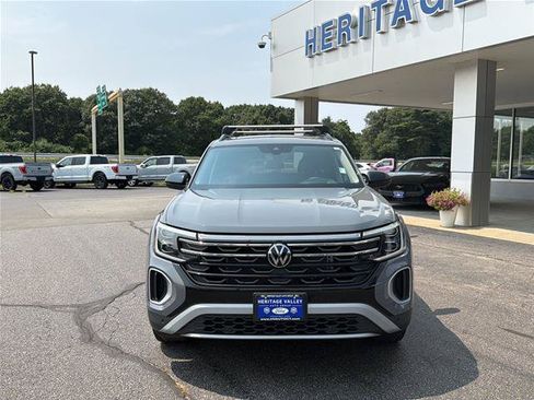 Used 2024 Volkswagen Atlas Peak Edition SEL AWD/4WD image 2
