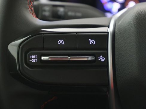 Used 2024 Chevrolet Colorado Z71 w/ Z71 Convenience Package 2 image 17