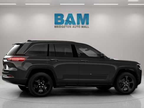 New 2026 Jeep Grand Cherokee Altitude image 4