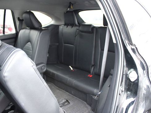 Used 2024 Toyota Highlander XLE image 6