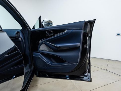 Used 2025 Aston Martin DBX 707 image 39