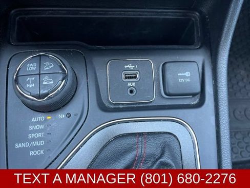 Used 2021 Jeep Cherokee Trailhawk w/ Technology Group AWD/4WD image 25