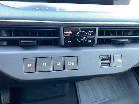 New 2026 Nissan Leaf FWD image 17