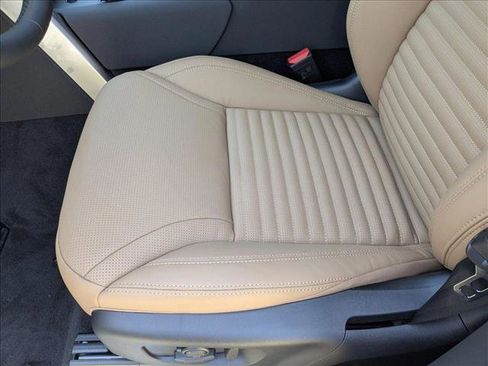 New 2025 Land Rover Discovery Dynamic SE image 4