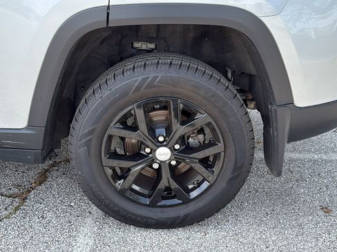Used 2022 Jeep Grand Cherokee Limited AWD/4WD image 32
