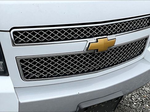 Used 2013 Chevrolet Suburban LT image 27
