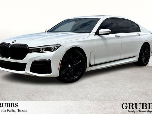 Used 2022 BMW 740i w/ M Sport Package image 1