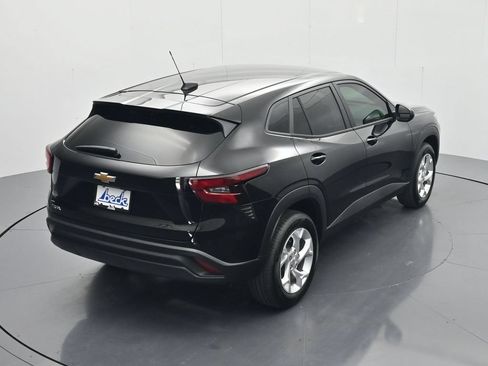 New 2026 Chevrolet Trax LS w/ LS Convenience Package FWD image 32
