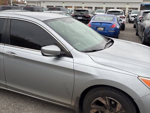 Used 2017 Honda Accord LX image 11