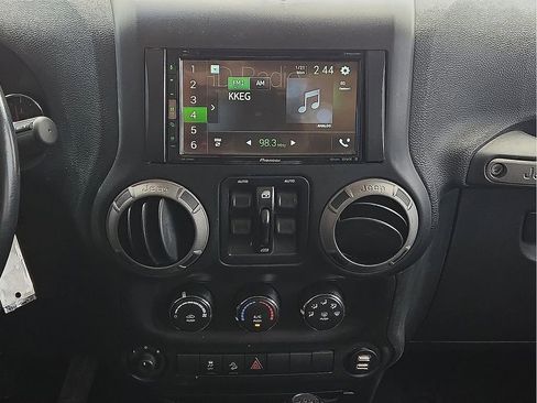 Used 2015 Jeep Wrangler Unlimited Sport w/ Quick Order Package 24S AWD/4WD image 11