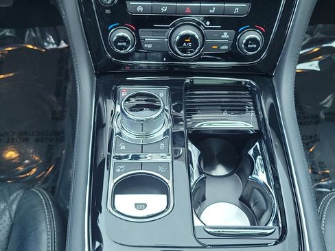 Used 2017 Jaguar XJ L Portfolio RWD image 20