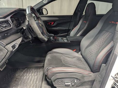Used 2023 Lamborghini Urus Performante AWD/4WD image 10