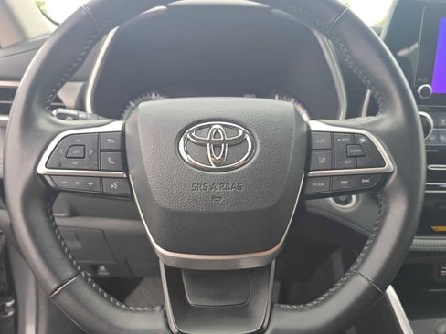 Certified 2024 Toyota Highlander XLE image 25