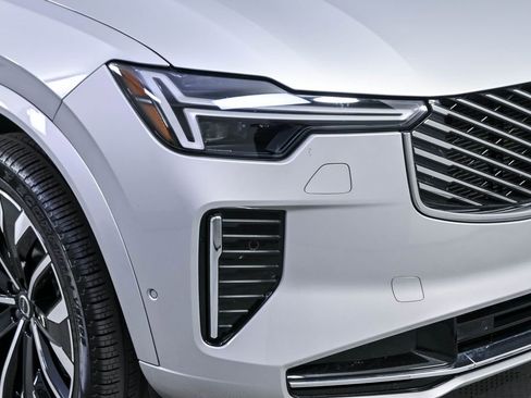 Certified 2025 Volvo XC90 B5 Plus AWD/4WD image 41