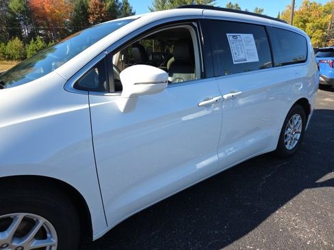 Used 2022 Chrysler Pacifica Touring-L image 81