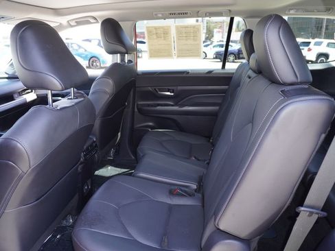 Certified 2024 Toyota Grand Highlander FWD image 11