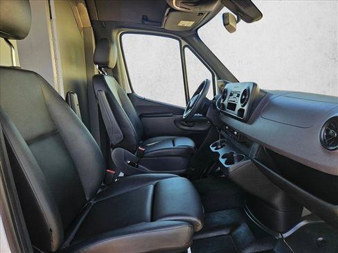 Used 2022 Mercedes-Benz Sprinter 2500 image 24