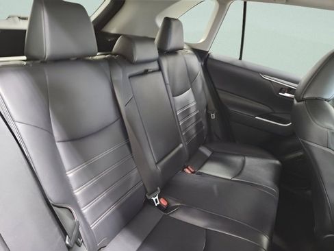 Used 2019 Toyota RAV4 XLE Premium image 19