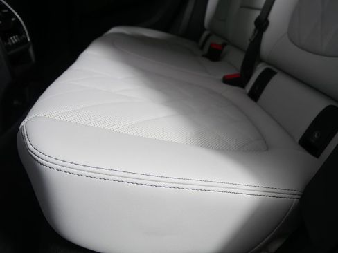 New 2026 BMW X6 xDrive40i w/ Executive Package image 15