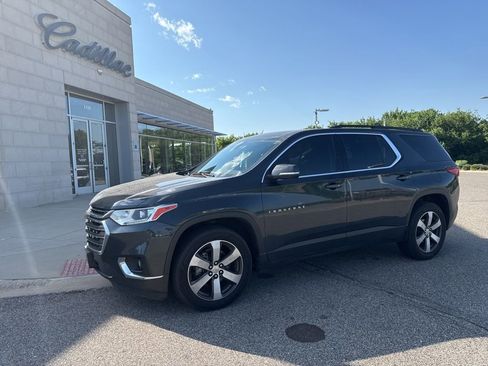 Used 2021 Chevrolet Traverse LT w/ LT Premium Package FWD image 1